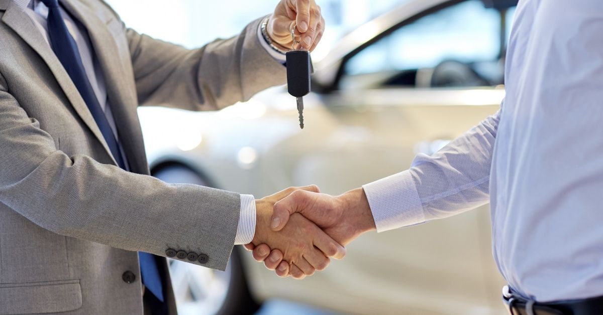 Dealer Handing Keys To New Car Owner - Best Time To Buy A New Car - Sierra Blanca Motors