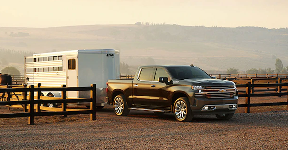 Chevy truck towing a horse trailer - Sierra Blanca Motors - Towing Capacity